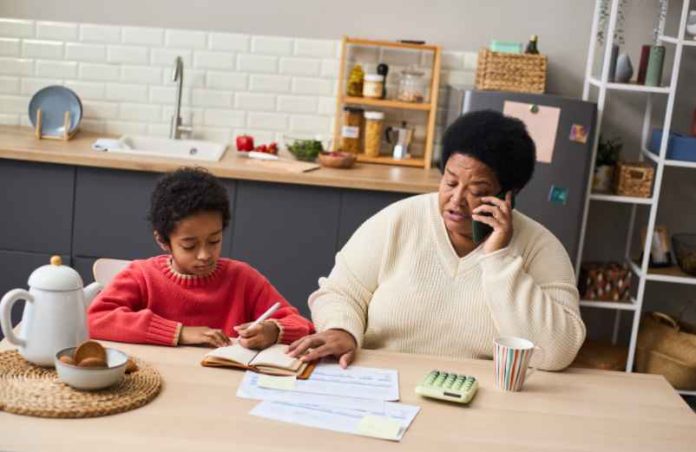 Allocations familiales : quels plafonds de ressources faut-il respecter ?-Newstube Allocations familiales : quels plafonds de ressources faut-il respecter ?-Newstube