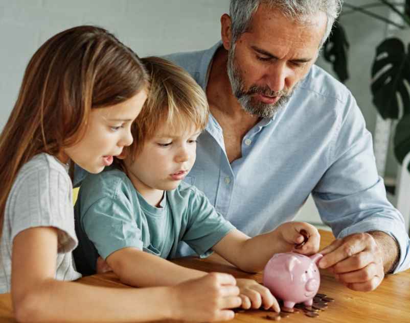 Deux enfants : quels revenus permettent de conserver le montant maximal ?-Newstube Deux enfants : quels revenus permettent de conserver le montant maximal ?-Newstube